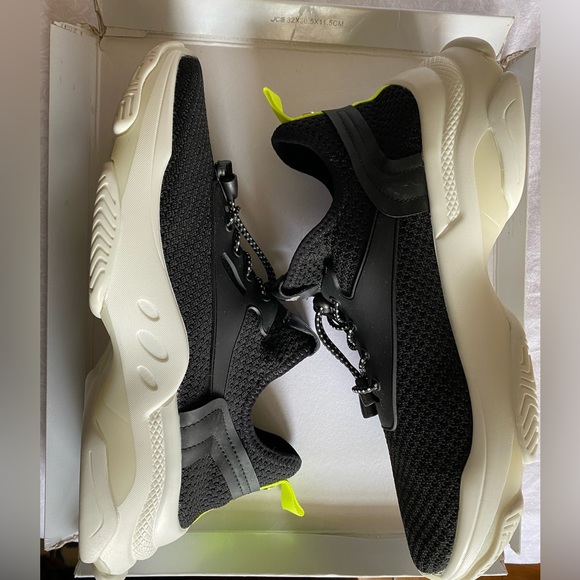 Steve Madden Women’s Myles Sneaker - Picture 3 of 6